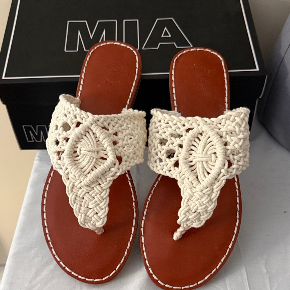 MIA Women's Tan and Cream Woven Sandals